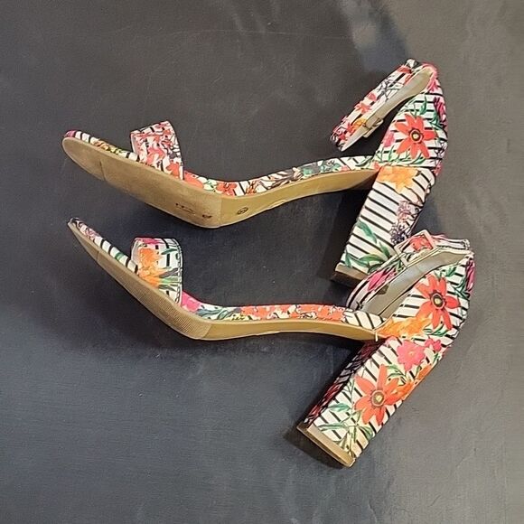 WORTHINGTON MULTI-COLOR BECKWITH FLORAL  ADJUSTABLE BUCKLE ANKLE STRAP SANDAL - Picture 8 of 14